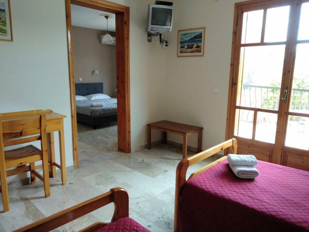 Orelia Pension Tolón Exteriör bild